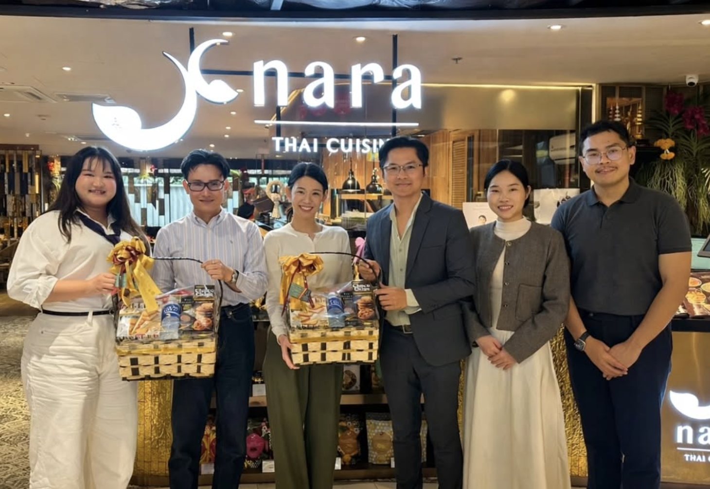 ทีม Klick Digital กับทีมผู้บริหาร Nara Thai Cuisine ที่ร้านอาหาร
