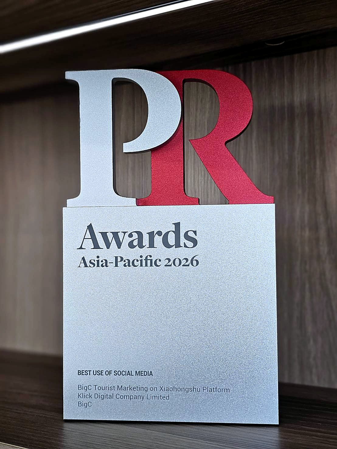 ถ้วยรางวัล Silver สาขา Best Use of Social Media จาก PR Awards Asia-Pacific 2026 สำหรับแคมเปญ Big C Tourist Marketing บน Xiaohongshu
